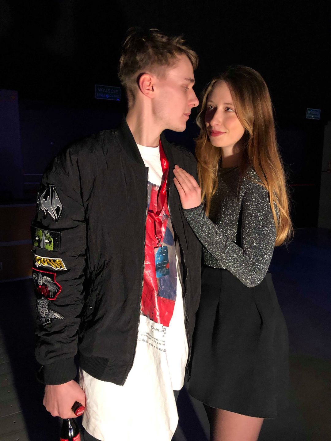 Syn Kasi Nosowskiej wpatrzony w swoją piękną dziewczynę (fot. Jastrząb Post Exclusive)