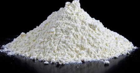 Biała mąka pszenna (przemysłowa), zaw. białka 10% (wzbogacona, niebielona)