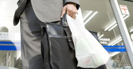 Zakaz sprzedaży jednorazowych reklamówek. W tym kraju już ich nie kupisz