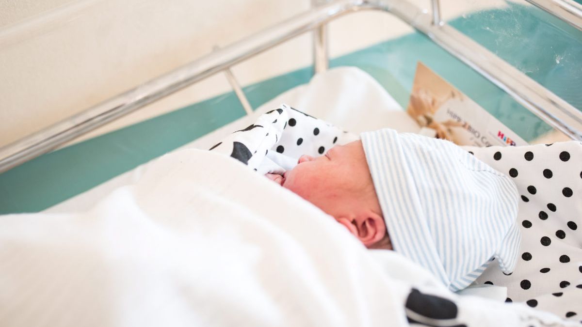 Ministerstwo Cyfryzacji chce, by fakt narodzenia dziecka można było zgłaszać online