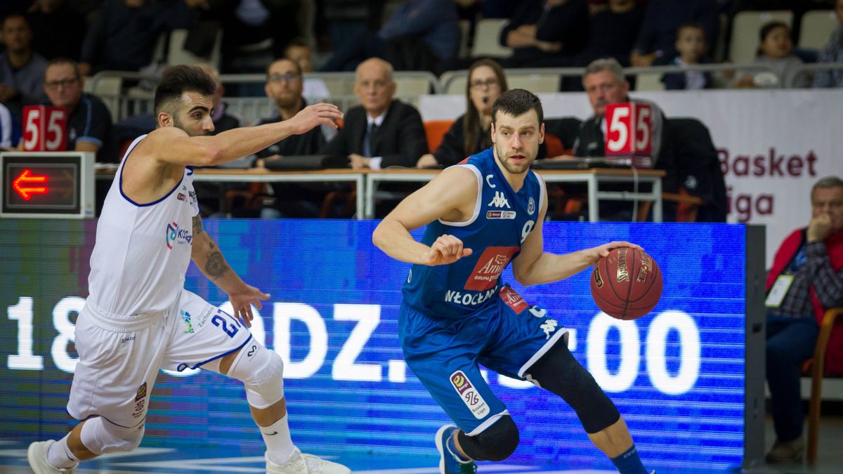 Newspix / Piotr Kieplin / PressFocus / Na zdjęciu: Kamil Łączyński (z piłką)