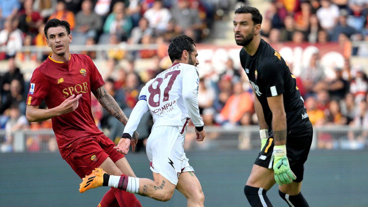 Antonio Candreva po strzeleniu gola w meczu AS Roma - Salernitana