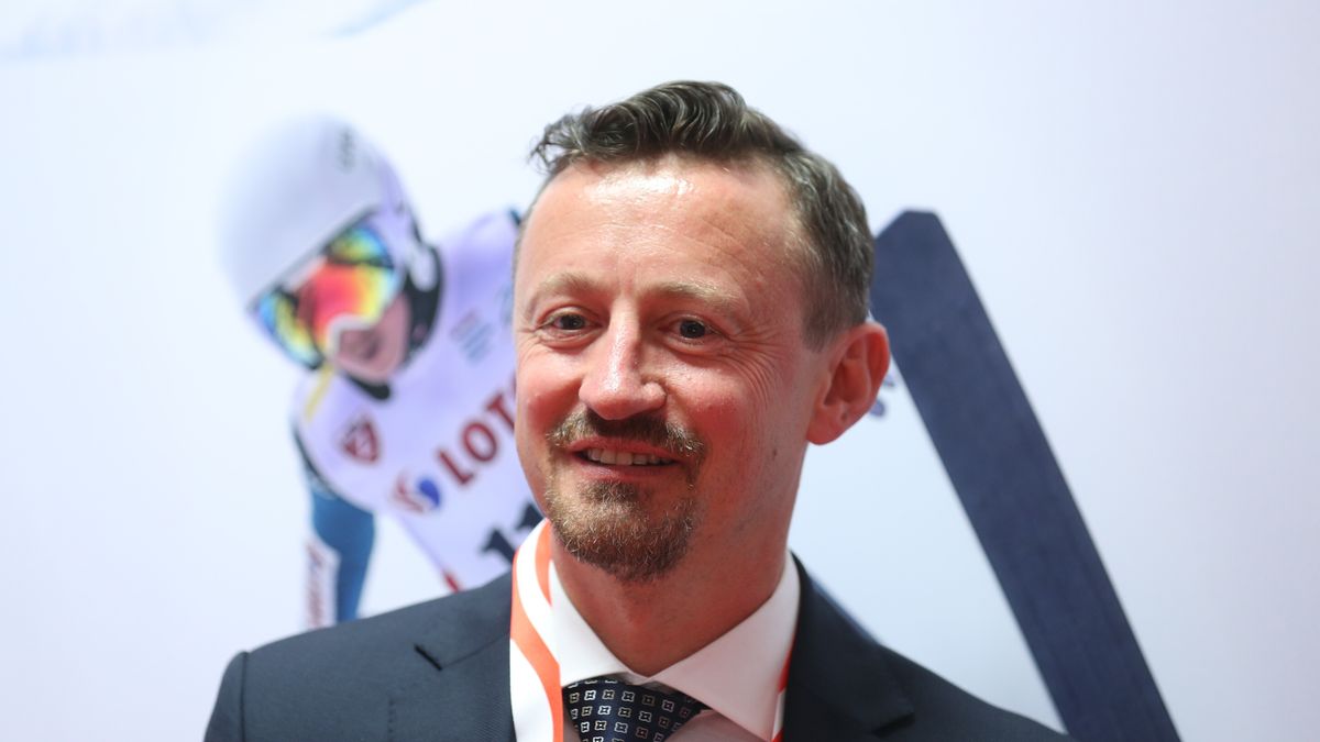 Kraków, 25.06.2022. Dotychczasowy dyrektor ds. skoków i kombinacji norweskiej PZN, Adam Małysz został dziś wybrany na stanowisko prezesa PZN podczas Sprawozdawczo-Wyborczego Walnego Zjazdu Delegatów Polskiego Związku Narciarskiego w Krakowie, 25 bm. (js) PAP/Art Service 2