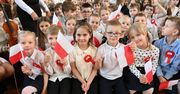 65-lecie Szkoły Podstawowej numer 15 w Kielcach. Uroczysty apel, obchody majowe i wspomnienie o tradycji placówki