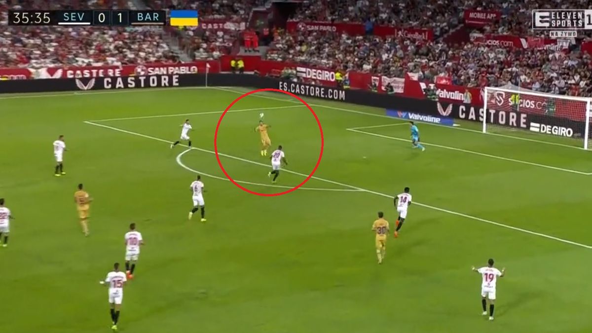 Twitter / Eleven Sports / Na zdjęciu: Robert Lewandowski w meczu z Sevillą