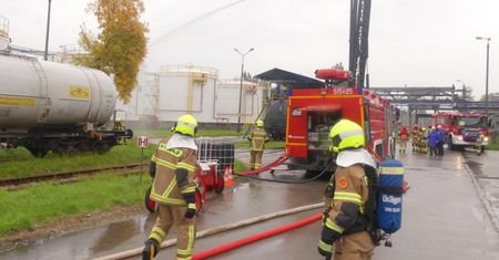 Pożar w zakładach chemicznych Synthos. Kłęby dymu nad Oświęcimiem