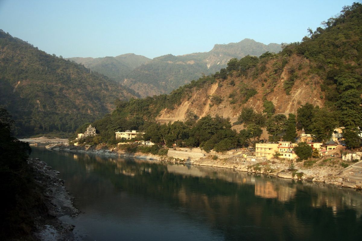Koronawirus w Indiach. Rzeka Ganges staje się zaskakująco czysta