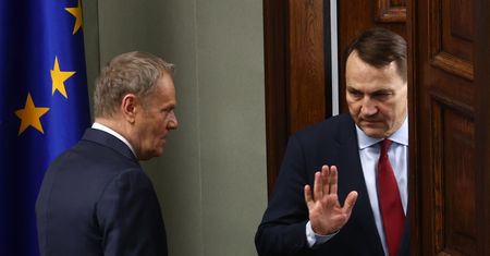 Nominat Trumpa odgraża się: "Odwołajcie". Sikorski odpowiada