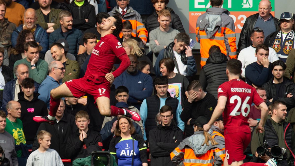 Zdjęcie okładkowe artykułu: PAP / Peter Powell / Na zdjęciu: radość piłkarzy Liverpoolu FC