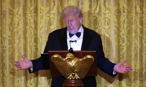 Trump znów atakuje szefa banku centralnego. "Chętnie bym go wykopał"