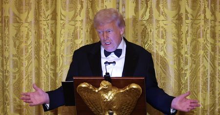 Trump znów atakuje szefa banku centralnego. "Chętnie bym go wykopał"