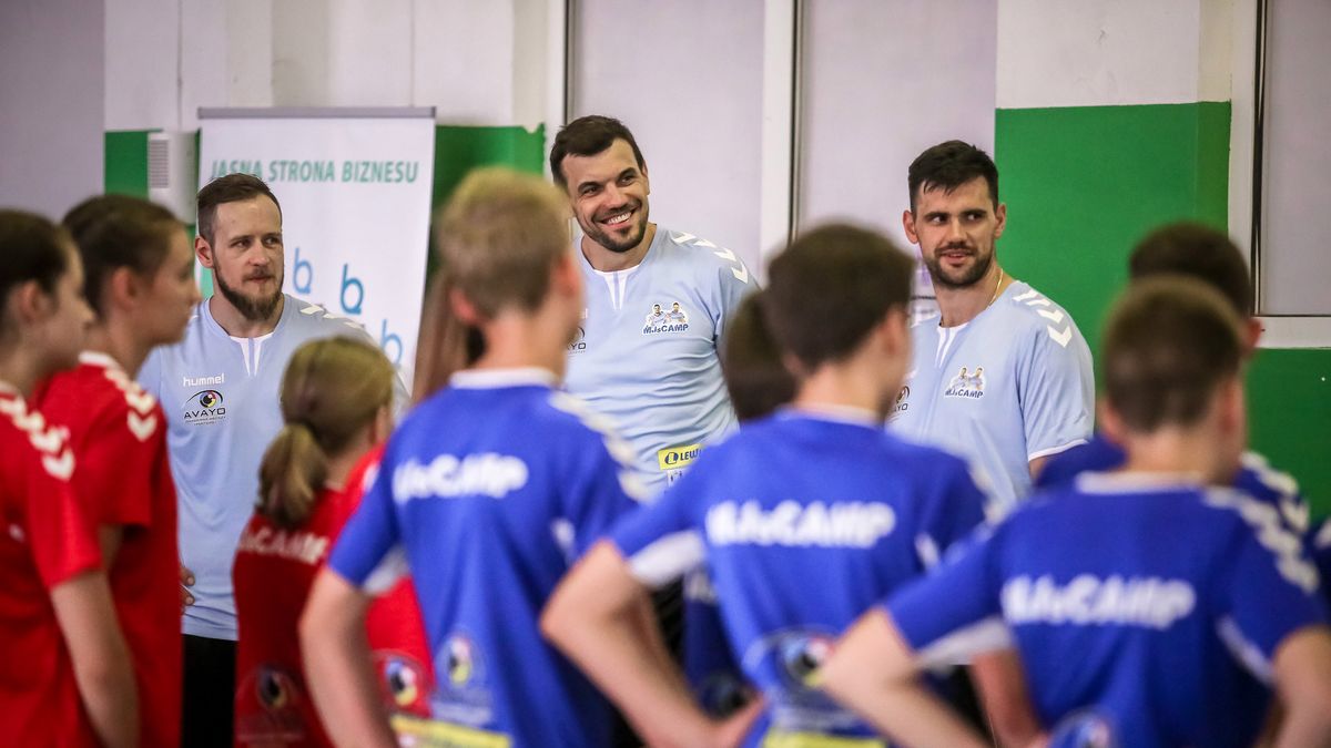 Materiały prasowe / MJsCAMP  / Na zdjęciu: Michał Jurecki i Mateusz Jachlewski podczas MJsCAMP 