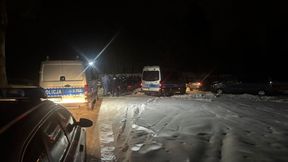 36 osób na leśnym parkingu. Akcja policji