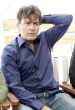 Charlie Sheen wyściskałby Ashtona Kutchera