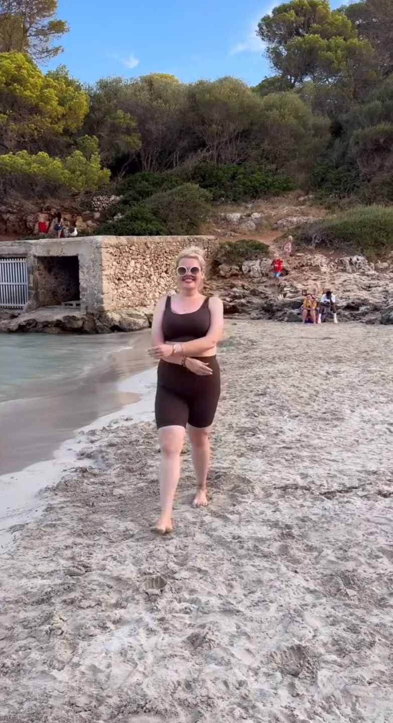 Kinga Zawodnik prezentuje brzuch