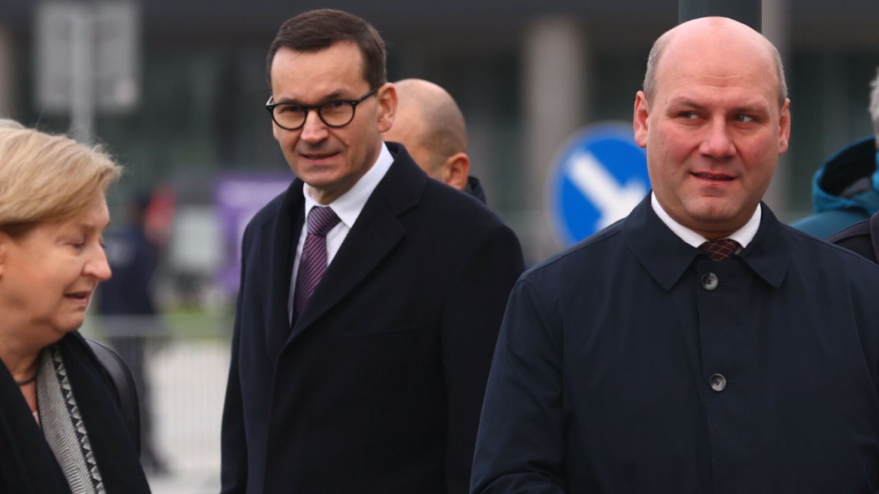 "Zostawił wielkie pieniądze dla Polski". Minister z PiS broni premiera