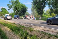 Śmiertelny wypadek. Auto stanęło w ogniu. Na miejscu trzy karetki i śmigłowiec LPR