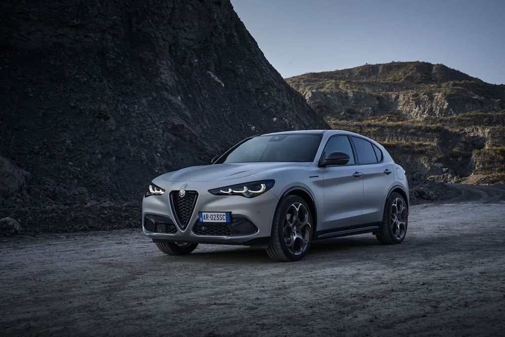 Alfa Romeo Stelvio traci wersję Quadrifoglio, za to ma drogiego diesla - polski cennik