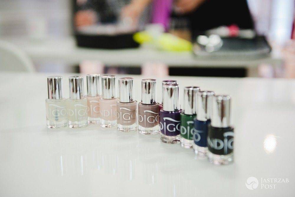 Zdjęcia z backstage z pokazu BIZUU , produkty, manicure INDIGO (fot. Artur Cieślakowski)