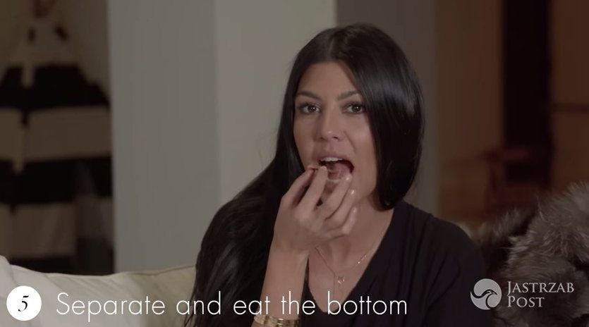 Kourtney Kardashian uczy, jaKourtney Kardashian uczy, jak jeść KitKatak jeść KitKata