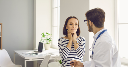Zapalenie migdałków – przyczyny, objawy, diagnostyka, powikłania, leczenie