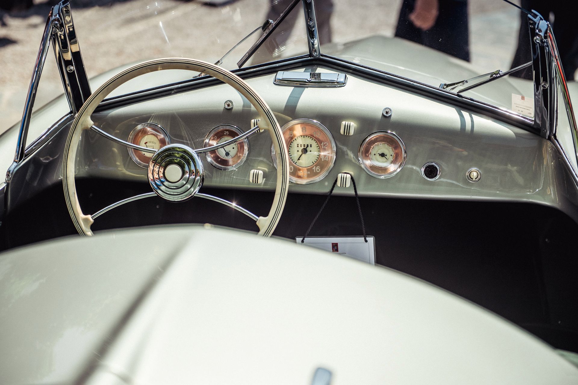 Fantastyczne wnętrze w stylu art déco - Fiat 1100 Frua.