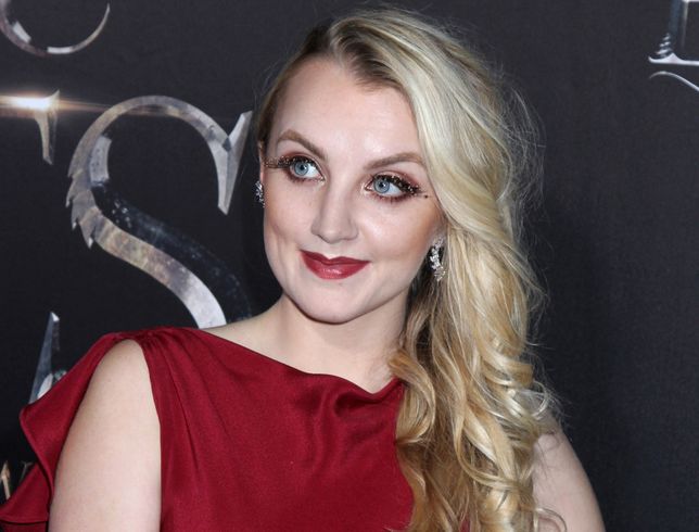 Evanna Lynch w blond włosach