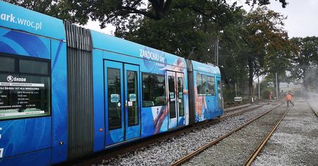 Wrocław. Wykolejenie tramwaju na Legnickiej. Utrudnienia dla pasażerów i kierowców
