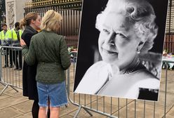 Tłumy znów zbierają się pod Pałacem Buckingham. Brytyjczycy oddają hołd królowej