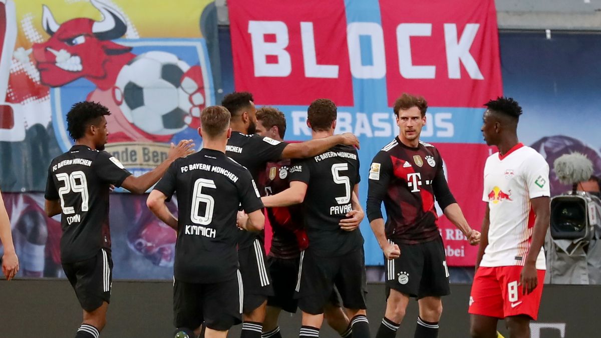 Zdjęcie okładkowe artykułu: PAP/EPA / FILIP SINGER / Na zdjęciu: piłkarze Bayernu Monachium cieszą się z gola