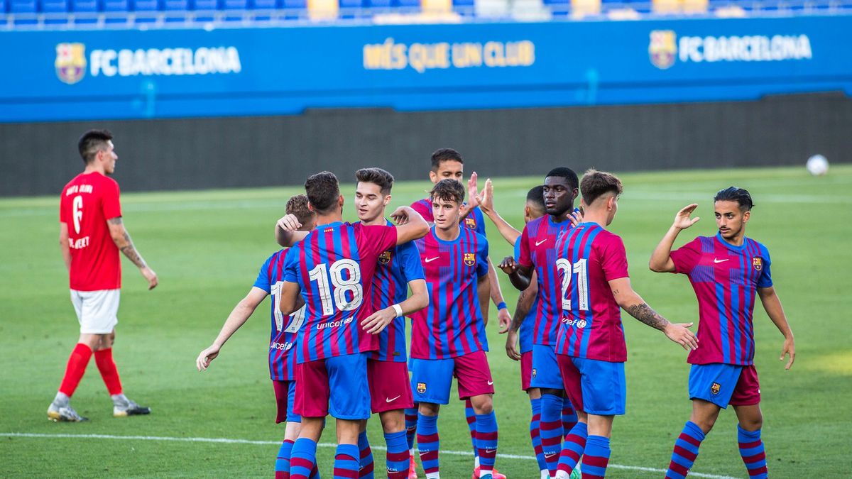 Zdjęcie okładkowe artykułu: Getty Images / Thiago Prudencio/SOPA Images/LightRocket / Na zdjęciu: piłkarze FC Barcelona B cieszą się z gola