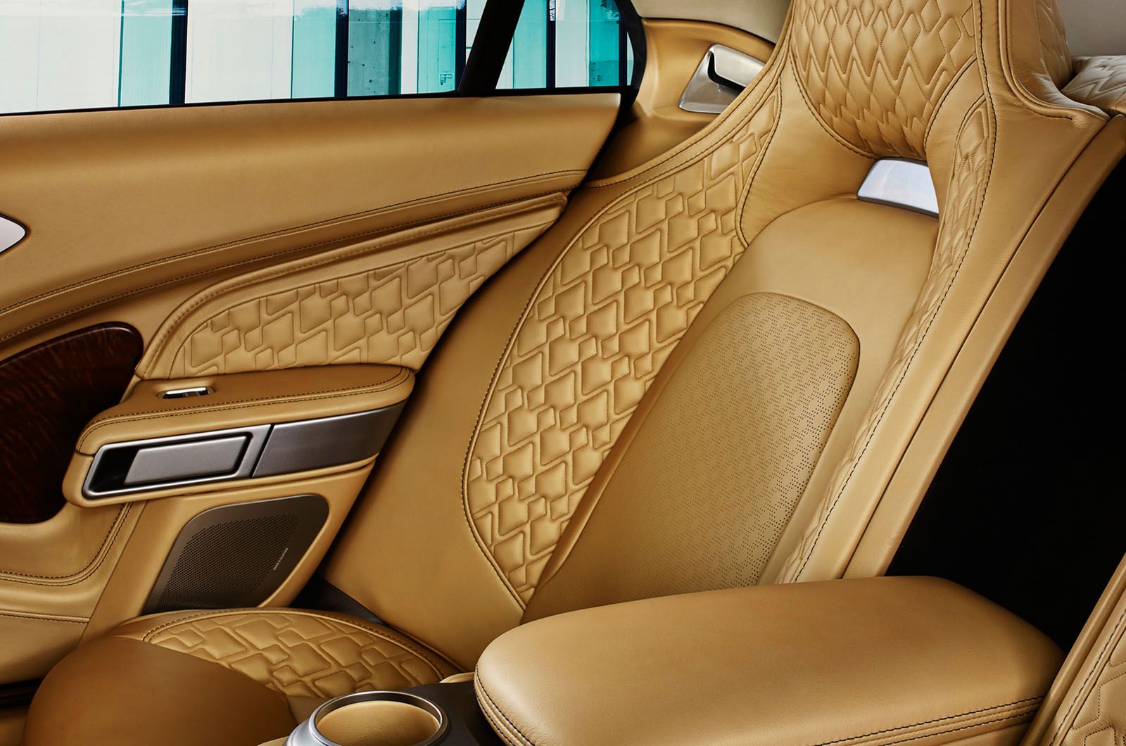 Aston Martin Lagonda: zobacz go na nowych zdjęciach! 8