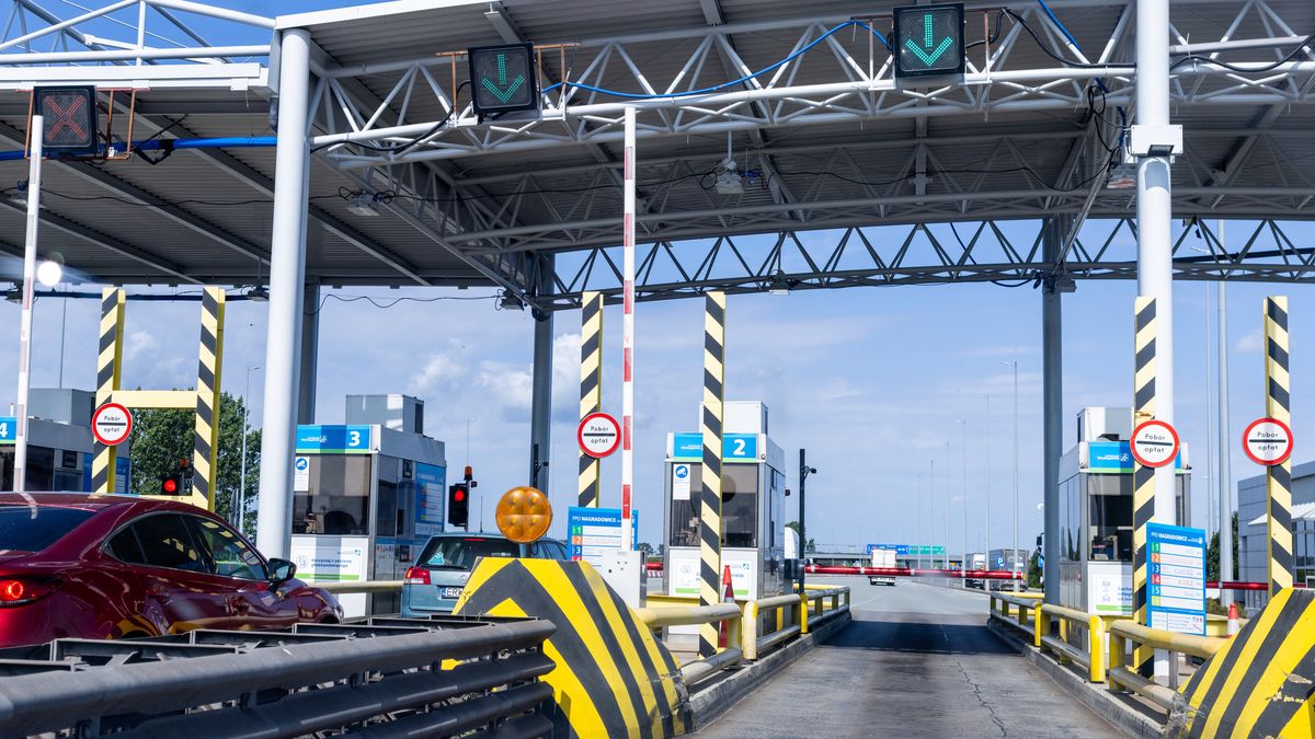 Toll station on the A2 motorway . This is the Polish motorway known as Autostrada Wolnosci which is part of the international E30 road. It continues the German A12 motorway from Berlin to Poland, in Nagradowice, Poland, 05 July 2024.



 (Photo by Andrzej Iwanczuk/NurPhoto via Getty Images)