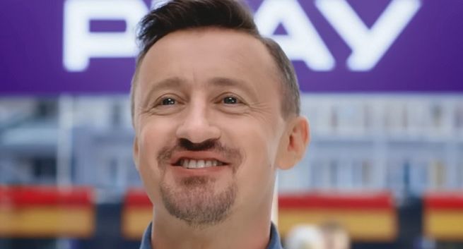 Adam Małysz reklamuje promocję ze smartfonami w Play