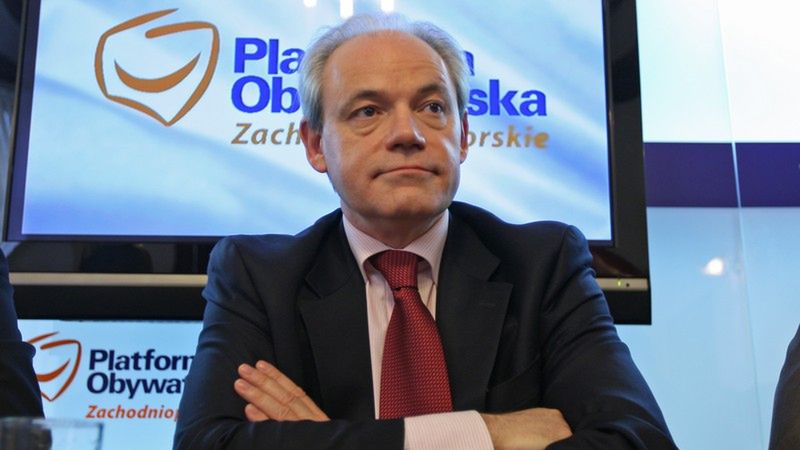 Europosłowie dostają znacznie więcej niż koledzy z Wiejskiej, często również dorabiają na uczelniach