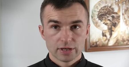 Sprzątasz kwiaty z grobu? Ksiądz rozprawia się z przesądem
