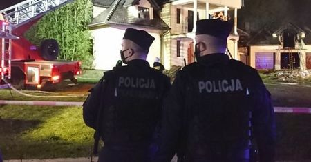 Zapaliła świece przed wizytą księdza. Po chwili paliło się mieszkanie