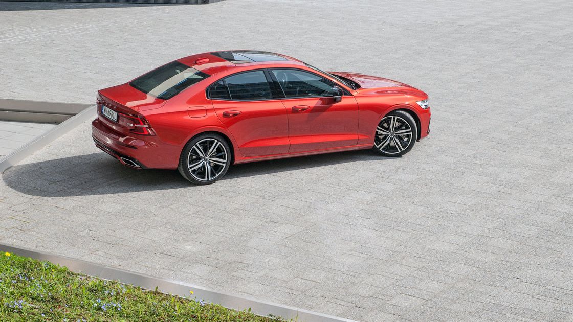 Prawie nowe auta trafiają do ogłoszeń jako cesje leasingu. Nie wszystkie propozycje są atrakcyjne. Niektóre są droższe niż nowe samochody!