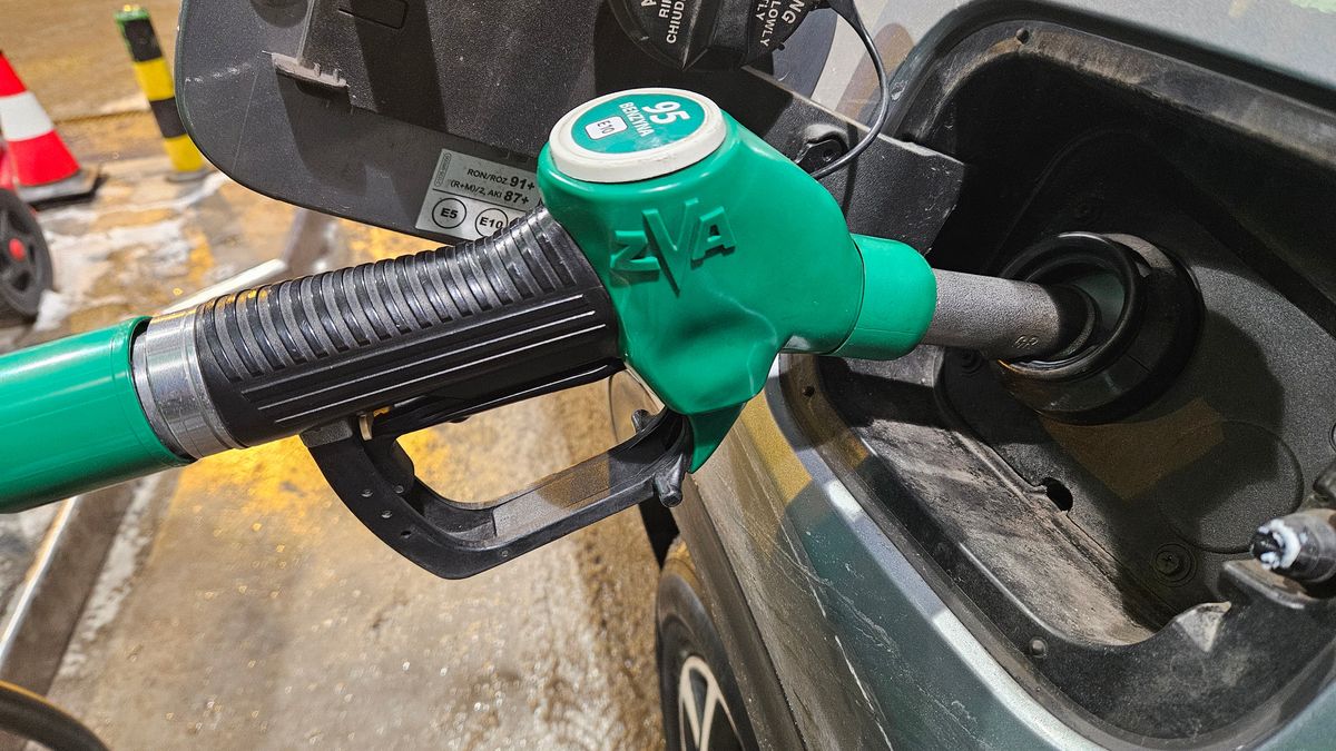 W skali kraju benzyna Pb95 kosztuje średnio tyle samo co diesel 