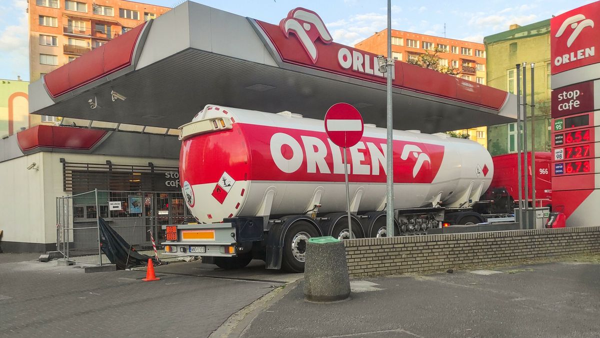 Reporter archiwum 2024 05
21.05.2024 Lodz. Stacja benzynowa Orlen przy ulicy Rzgowskiej. N/z tankowanie cysterny do zbiornikow
paliwowych. Fot. Piotr Kamionka/REPORTER
Piotr Kamionka/REPORTER