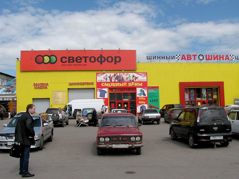 W Rosji i w kilku innych byłych republikach radzieckich sklepy działają pod marką Svetofor.