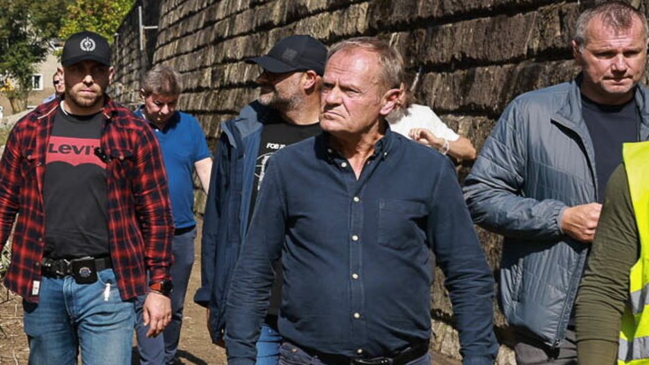 Donald Tusk odsunął burmistrzów od zarządzania kryzysowego