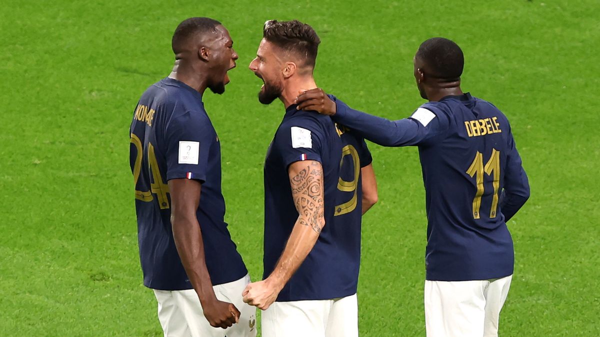 PAP/EPA / Tolga Bozoglu / Na zdjęciu: Olivier Giroud (w środku)