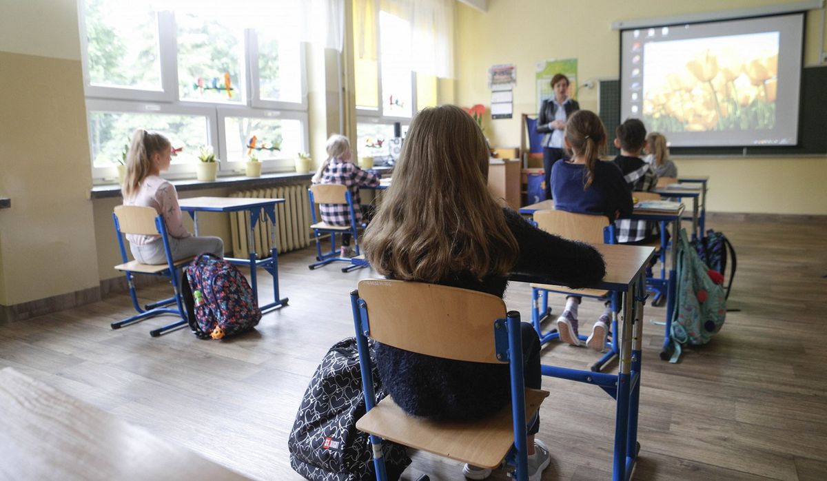 Powrót do szkoły. Prof. Włodzimierz Mazur popiera pomysł testowania nauczycieli
