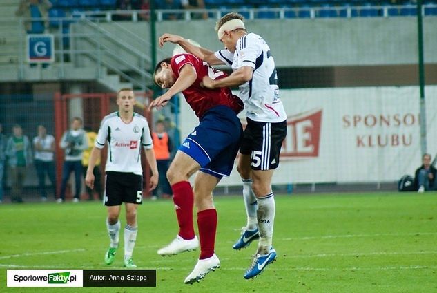 Jakub Rzeźniczak w meczu z Piastem Gliwice się nie oszczędzał