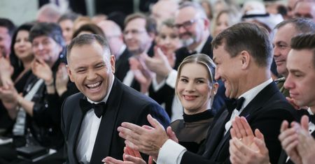 Unikalna chwila. Serdeczna relacja między Nawrockim a Sikorskim
