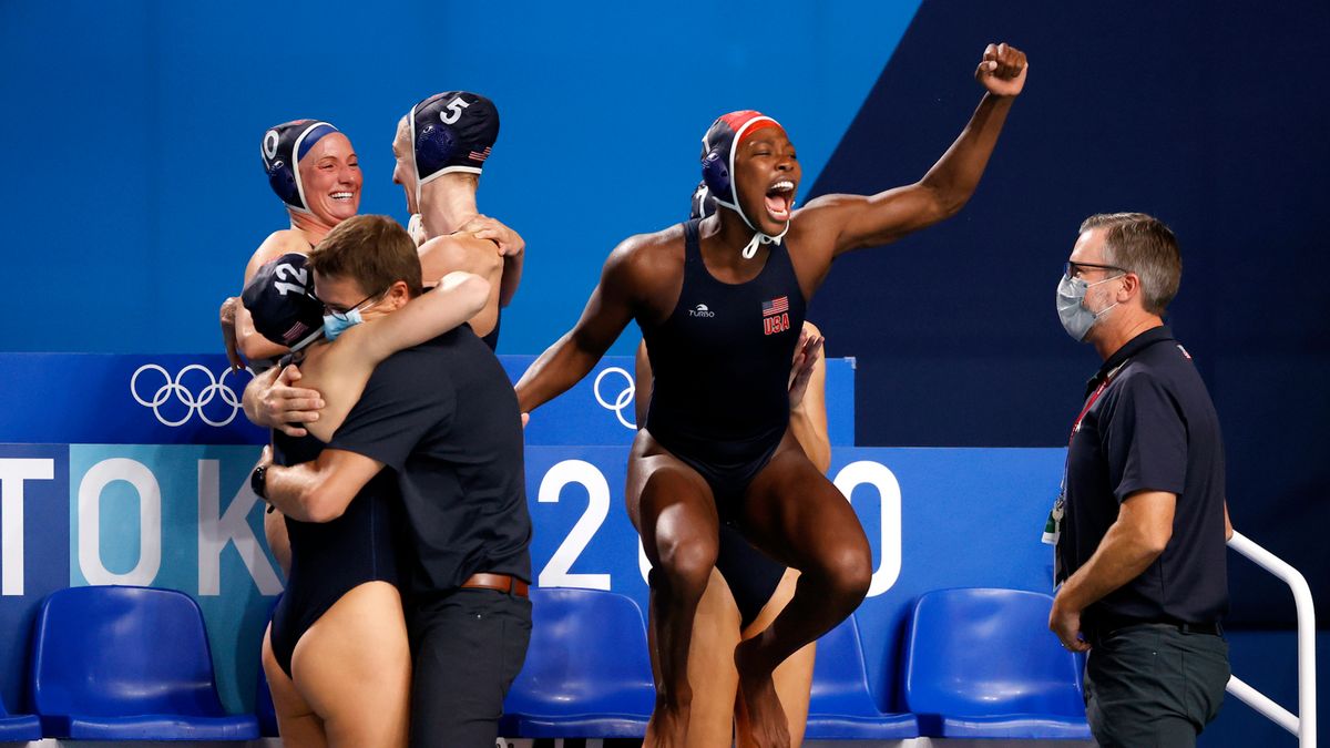 PAP/EPA / HOW HWEE YOUNG / Na zdjęciu: Amerykanki cieszą się ze zwycięstwa