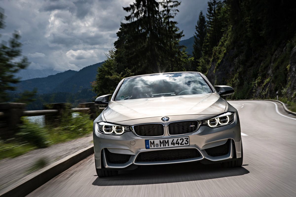 Ogromna galeria zdjęć z kabrioletem BMW M4 129