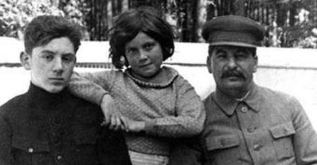 Józef Stalin - prawdziwa historia. Fatalny ojciec, gwałciciel i domowy dyktator