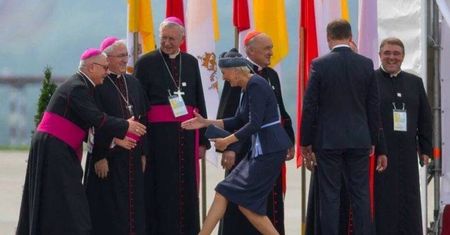 Po tym zdjęciu Agata Duda stała się bohaterką przezabawnych memów. Hit sieci!